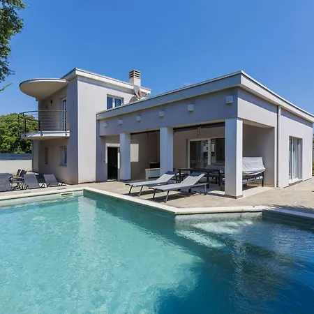 A-e-m By Interhome *