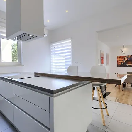 A-e-m By Interhome